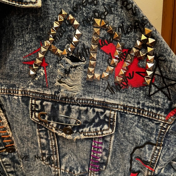 Beautiful graffiti denim jacket. - Picture 5 of 6